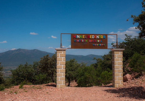 La Trinidad, Tequisquiapan, Fastaro, Mexico Opal mines main entrance, welcome. - Фото, изображение