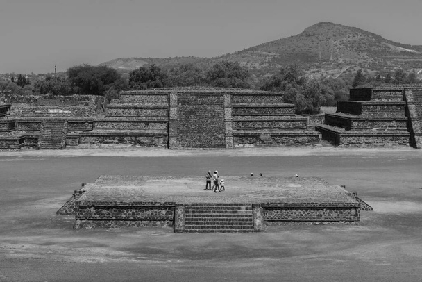"Teotihuacan "Archeologische Mexicaanse site Panoramisch uitzicht - Foto, afbeelding