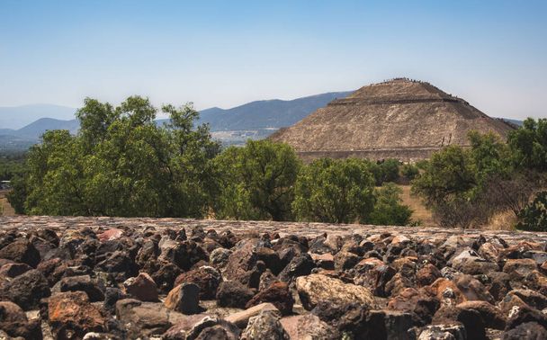 "Teotihuacan "Archäologische mexikanische Stätte Weitwinkelblick  - Foto, Bild