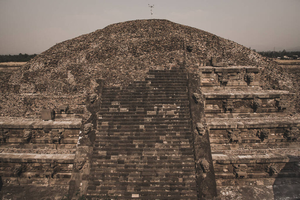 A cidade eo sítio arqueológico abrange uma superfície total de 83 quilômetros quadrados, é o local arqueológico mais visitado no México, Património Mundial da UNESCO - Foto, Imagem