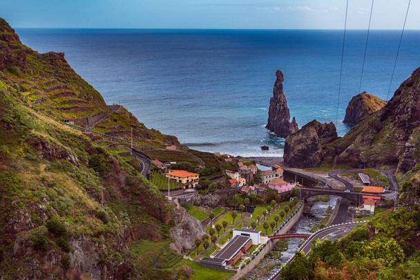 Paisagem rural na costa leste da Ilha da Madeira, Portugal
 - Foto, Imagem