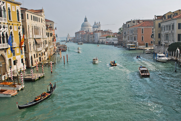 canal Grande v Benátkách - pohled z mostu udělení akademické - Fotografie, Obrázek