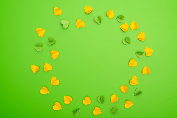 Top view of decorative hearts on green background, spring concept  - Foto, Imagen