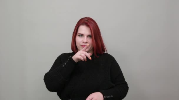 fat girl in black sweater secret woman wants silence, holds index finger mouth - Záběry, video