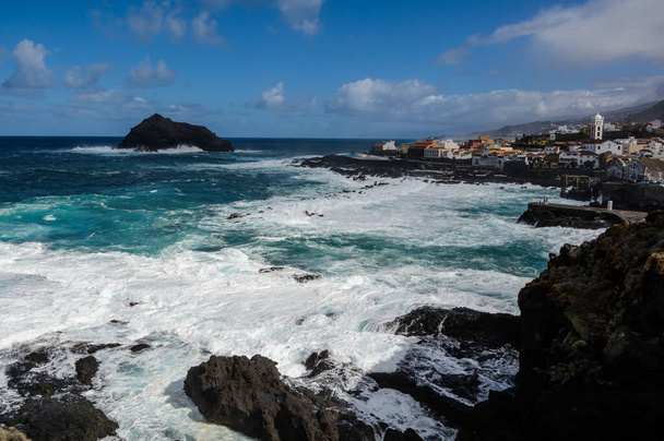 スペインのカナリア諸島テネリフェ島ガラチコの近くのロック・デ・ガラチコの天然記念物 - 写真・画像