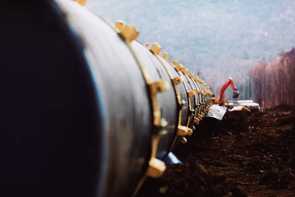 Rohre einer Gaspipeline, Bau und Verlegung von Pipelines für den Transport von Gas und Öl. - Foto, Bild