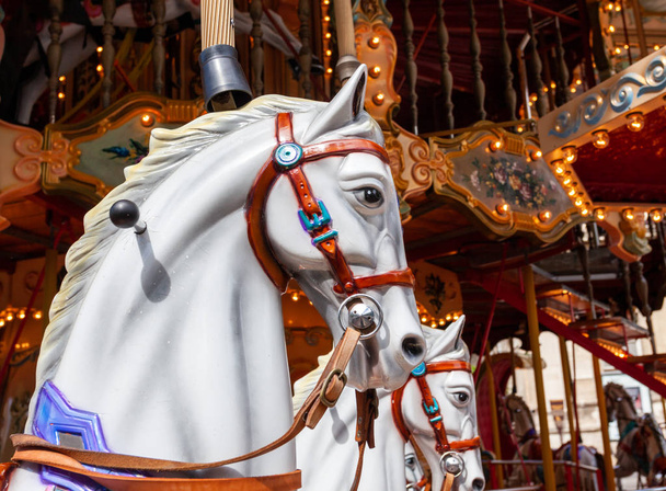 staromódní zábava kolotočový kůň - Fotografie, Obrázek