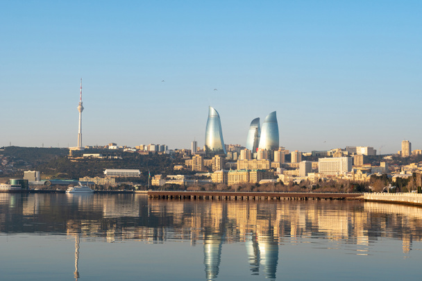 Panoramiczny widok na miasto Baku rano, stolica Azerbejdżanu - Zdjęcie, obraz