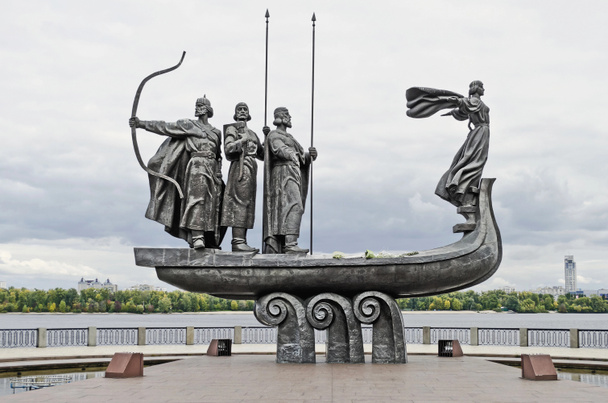 Monument to the founders of Kiev on the waterfront - Photo, Image