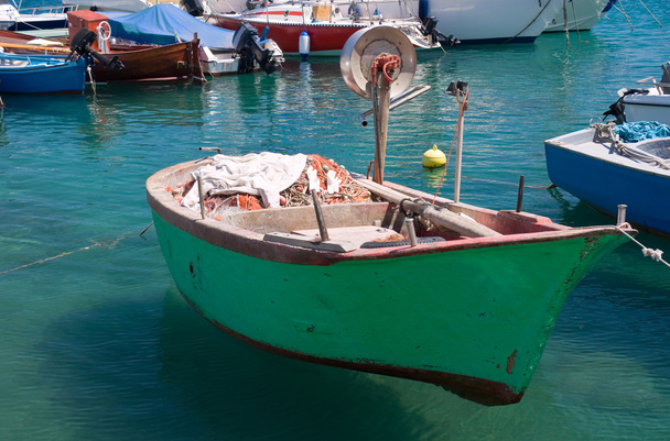 Barche ormeggiate nel porto di Giovinazzo. La Puglia
. - Foto, immagini