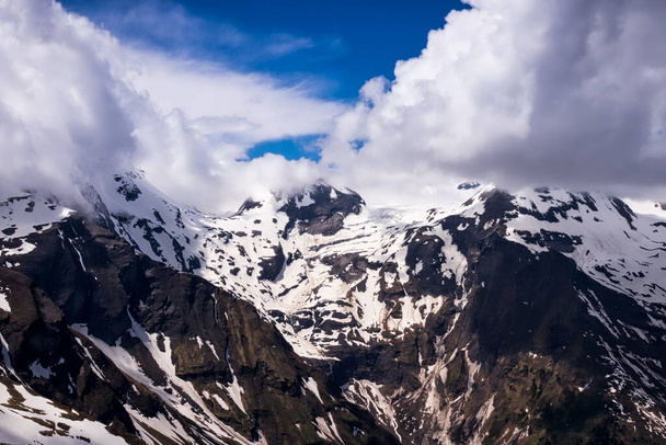 Europese Alpen, bergtoppen van Hohe Tauern met sneeuw - Foto, afbeelding