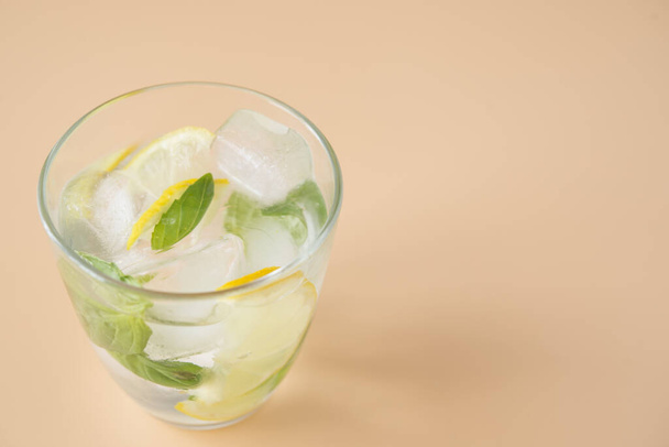 basil lemonade refresh drink for summer - Φωτογραφία, εικόνα