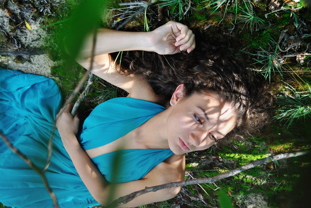 Beauty fashion girl lying on the ground - Zdjęcie, obraz
