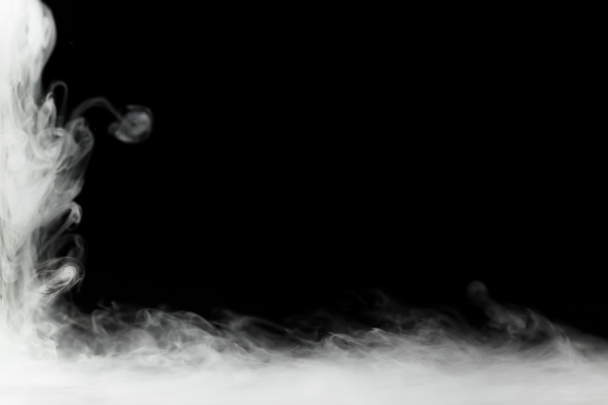 cadre de fumée dense isolé sur noir
 - Photo, image