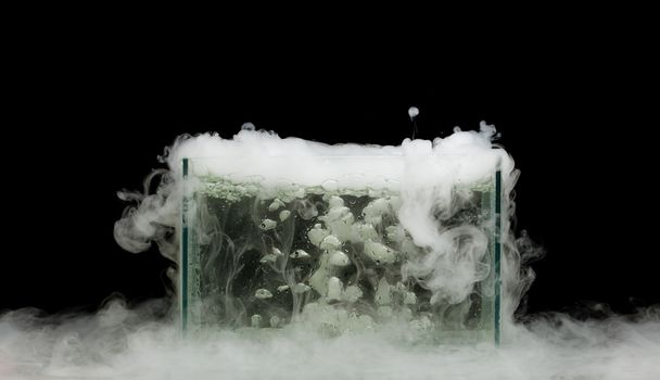 Kochendes Trockeneis mit Dampf - Foto, Bild