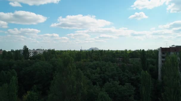 Luftaufnahme verlassener Gebäude in der Stadt Pripjat bei Tschernobyl Npp - Filmmaterial, Video
