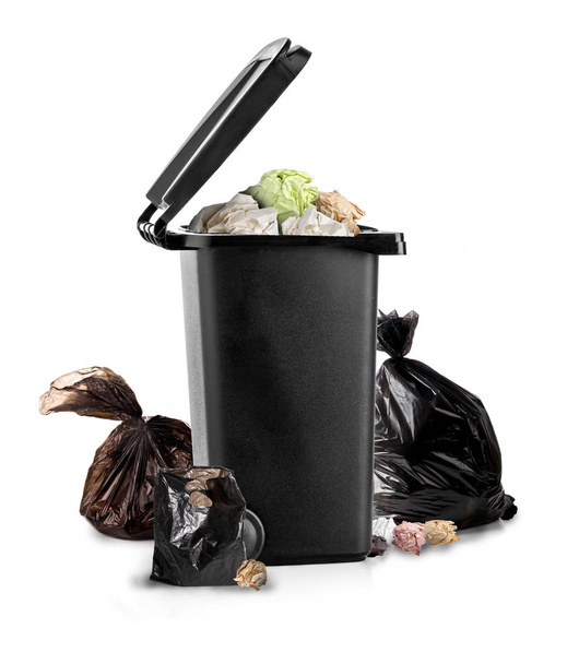 Schwarzer Mülleimer auf weißem Hintergrund mit Papier - Foto, Bild