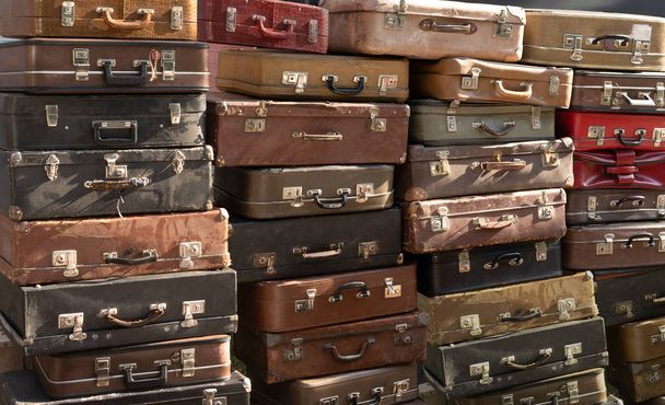 Many vintage weathered leather suitcases on top of eachother - Foto, imagen