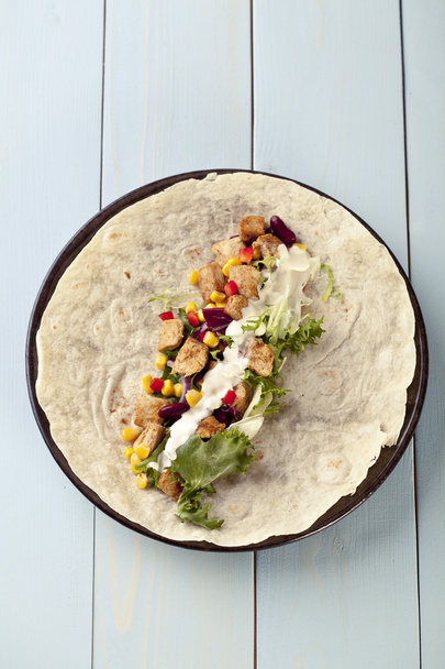tortilla wraps with meat and vegetables - Foto, Imagen