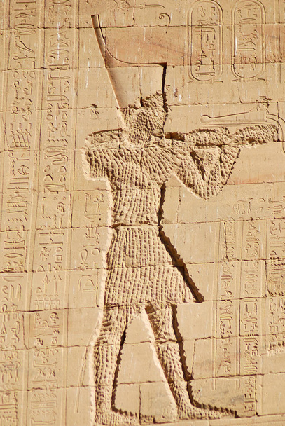 Yksityiskohdat Philae temppeli Egypti. Kompleksi purettiin ja siirrettiin läheiselle Agilkia-saarelle Unescon projektin aikana, joka alkoi Assuanin padon rakentamisen vuoksi.. - Valokuva, kuva