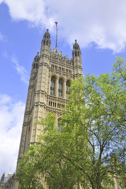 London, Vereinigtes Königreich - Palast von Westminster (Houses of Parliament) mit Victoria Tower. UNESCO-Weltkulturerbe. - Foto, Bild