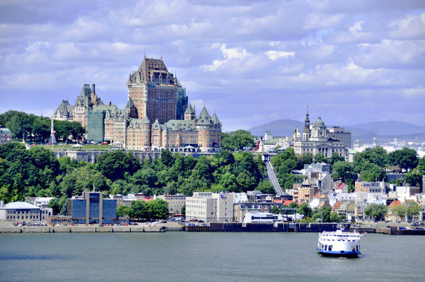 Veduta del vecchio Quebec e del Chateau Frontenac, Quebec, Canada. È stato designato Sito Storico Nazionale del Canada nel 1980. il sito era la residenza dei governatori britannici del Basso Canada.. - Foto, immagini