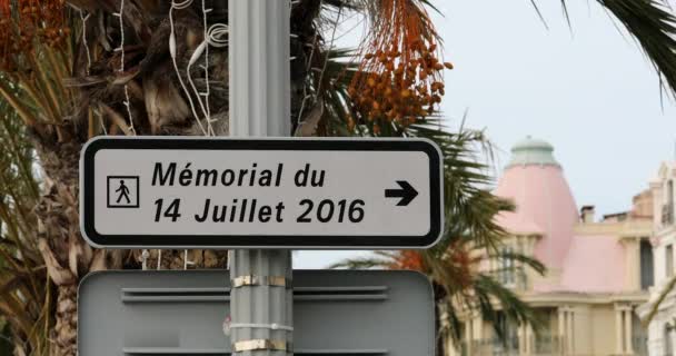 Memorial Sign For July 14, 2016: Islamist Terrorist Attack With A Truck On The Promenade Des Anglais In Nice, Mortes de 86 Pessoas e A Lesão de 458 Outros. Riviera Francesa, França, Europa - Vídeo DCi 4K
 - Filmagem, Vídeo