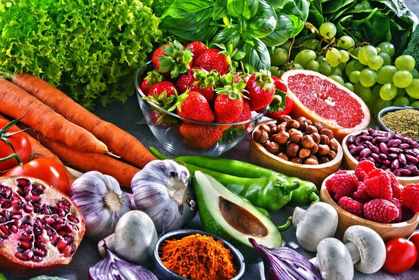Composition avec des produits frais végétariens
. - Photo, image