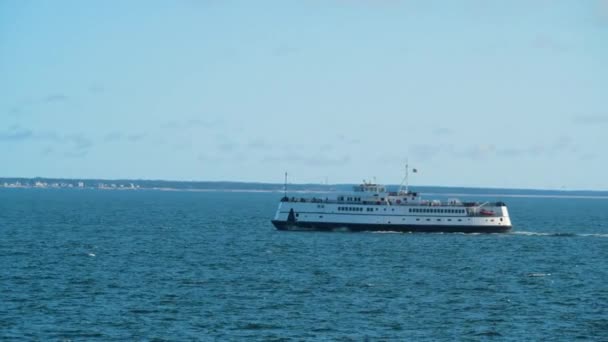 barco en ferry marítimo en el océano a lo largo de la costa barco avión no tripulado aéreo
 - Metraje, vídeo