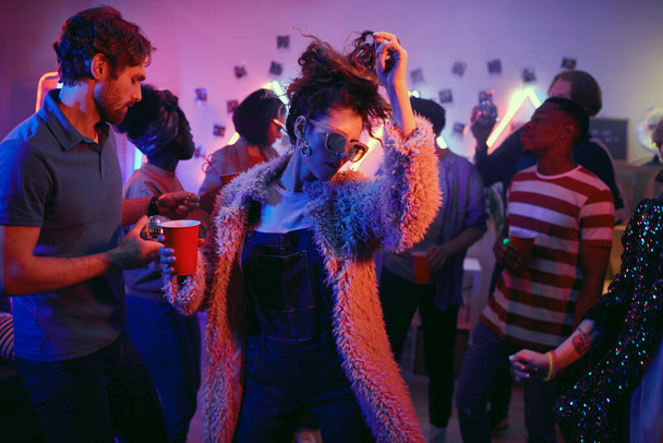 Lidé tančí na párty - Fotografie, Obrázek