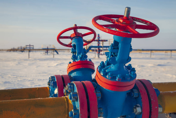 Oil, gas industry. Group wellheads and valve armature , Gas valve, Gas well of high pressure; gas production process, - Фото, зображення