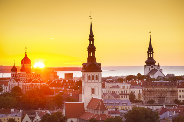 タリンのエストニアの日没 - 写真・画像