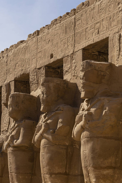 Ramses II:n patsaat. Egypti, Luxor - Karnak Temple, Amun-Ren kompleksi. Unescon perintökohde
. - Valokuva, kuva