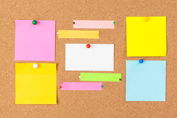 Cork board with several colorful blank notes with pins - Foto, afbeelding