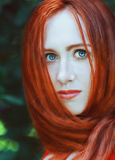 Vöröshajú nő portré - Fotó, kép