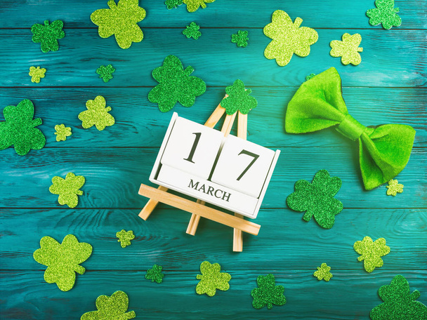 St Patricks Day date 17 march on wooden calendar - Foto, Bild