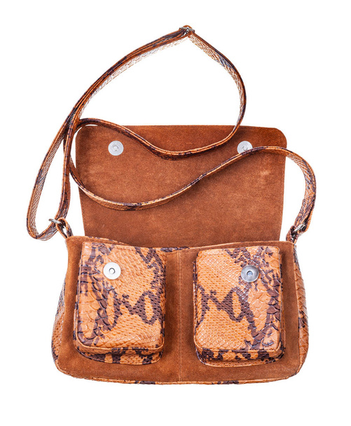 открытая коричневая сумочка ручной работы из натуральной кожи на белом фоне
 - Фото, изображение