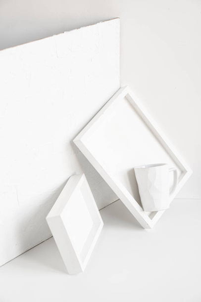Abstracte collectie van verschillende witte objecten, moderne minimale inrichting - Foto, afbeelding
