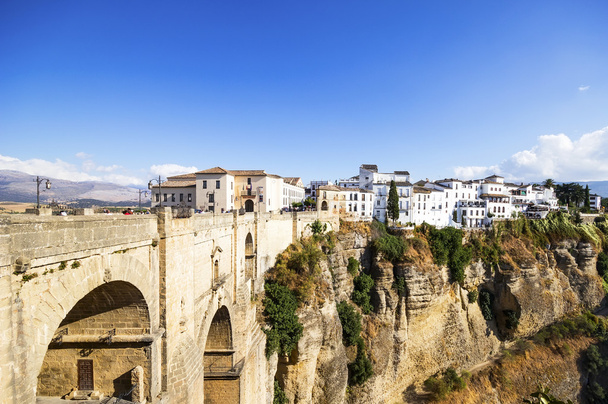Vista panorámica de la ciudad vieja y el puente de Ronda, uno de los
 - Foto, Imagen