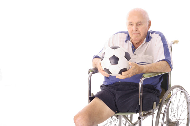 Handicap elderly man with soccer ball - Zdjęcie, obraz