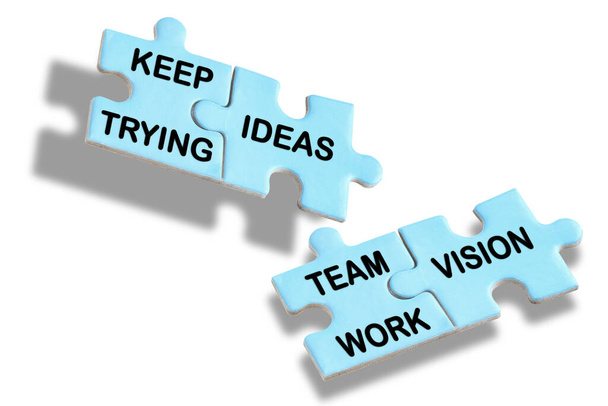 Geschäftserfolgsstrategie auf blauem Puzzle mit Schatten auf weißem Hintergrund, produktives Geschäftserfolgskonzept und Siegeridee - Foto, Bild