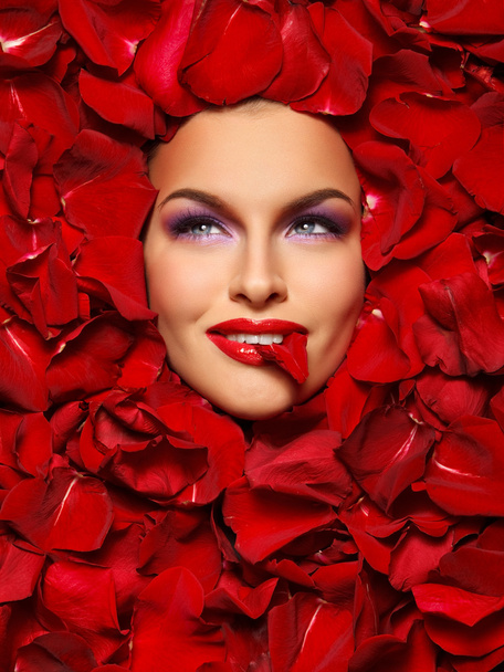 face in petals - Фото, изображение