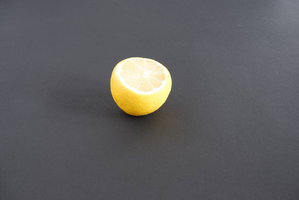 Composition of fruit and juice. Apple, orange, lemon  - Zdjęcie, obraz