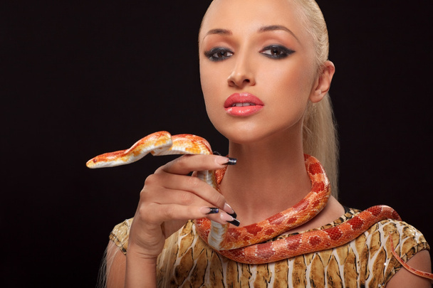 fille avec serpent
 - Photo, image