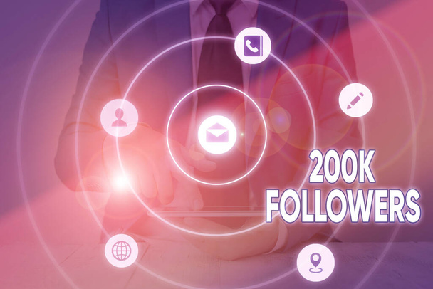 Γραπτό σημείωμα με 200K Followers. Επαγγελματική φωτογραφία που δείχνει τον αριθμό των ατόμων που ακολουθεί κάποιος στο Instagram. - Φωτογραφία, εικόνα