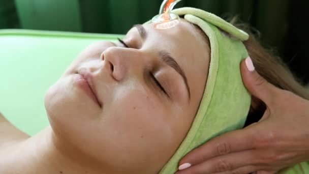 the process of stimulating the skin at the beautician - Footage, Video
