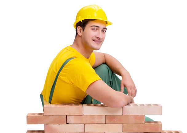 Красивый строитель строит кирпичную стену - Фото, изображение