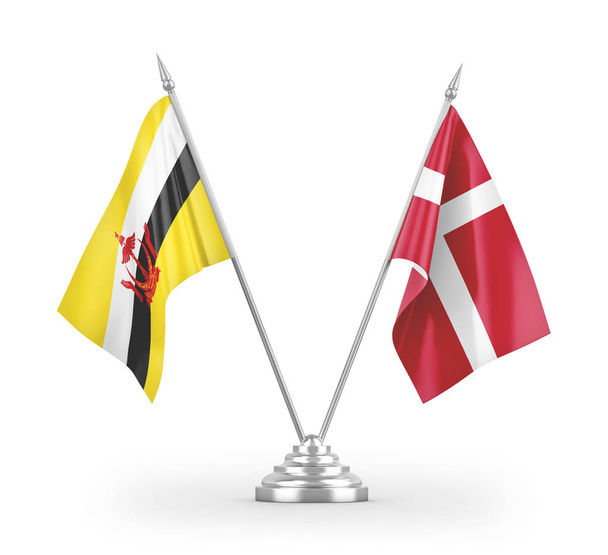 Dänemark und Brunei Darussalam Tischfahnen isoliert auf weißem Hintergrund 3D-Rendering - Foto, Bild
