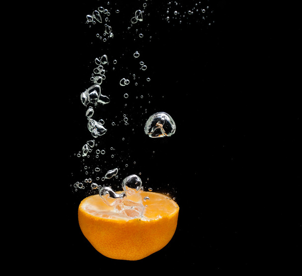 Orange and splash water - 写真・画像