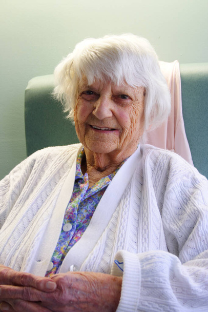 94-vuotias eläkeläismuotokuva
 - Valokuva, kuva